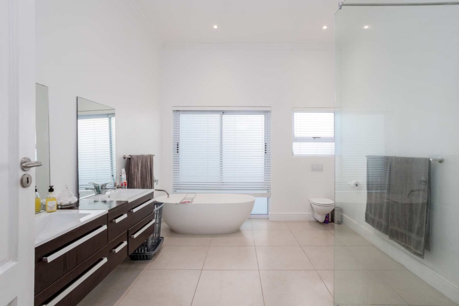 To Let 4 Bedroom Property for Rent in Val De Vie Estate Western Cape